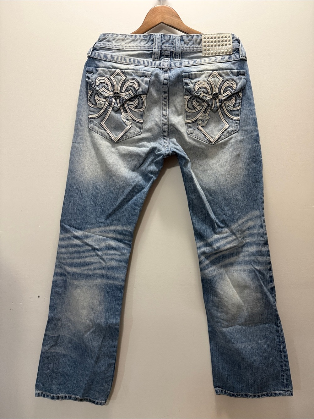 Vintage Aflliction Bootcut Women’s Jeans with Embroidered Back Pockets Size 32